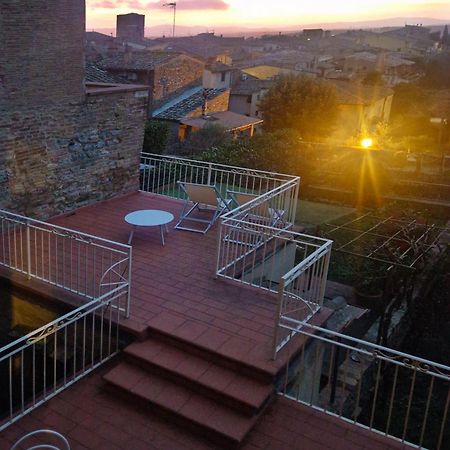 Appartamento Le Palme Con Terrazze In Centro San Gimignano Kültér fotó
